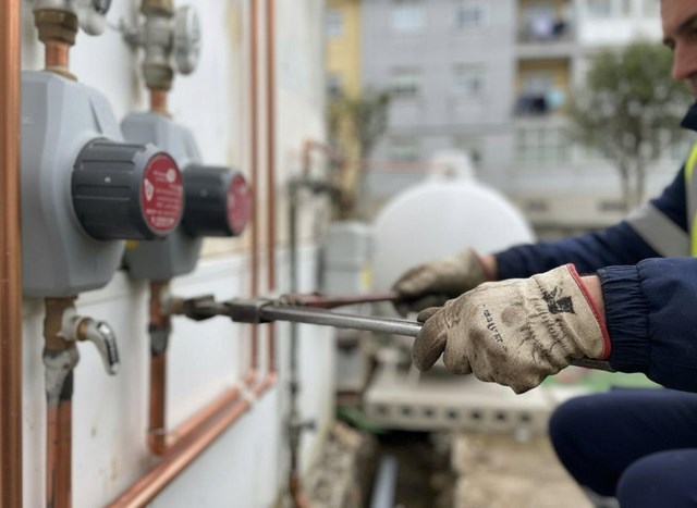 Instalación de gas natural en Narón para pisos y locales - Imagen 1