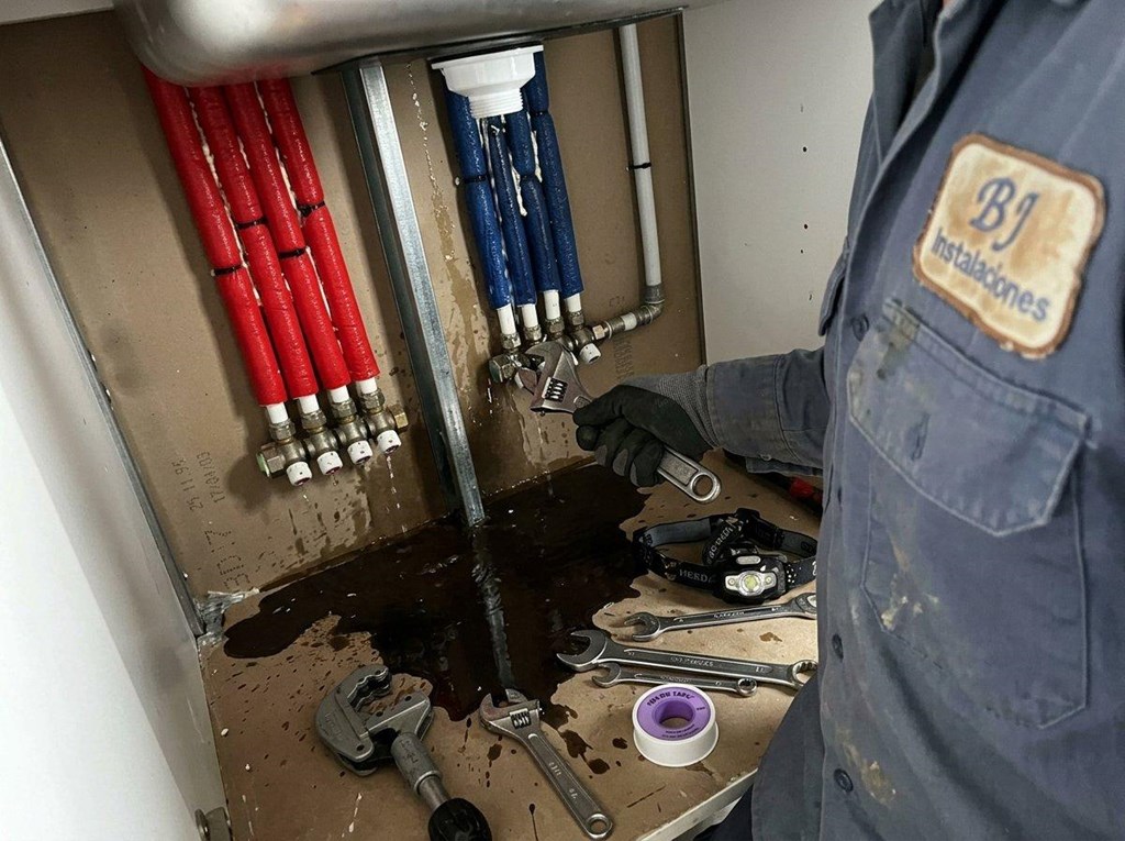 Foto 1 Reparación urgente de averías de fontanería en Ferrol