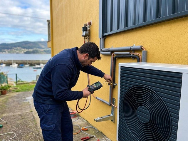 Sustitución de sistemas de gasóleo por energías renovables en Mugardos